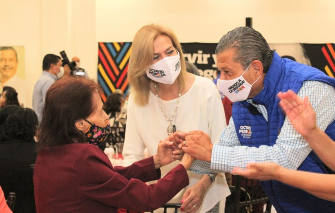 Propone Octavio Pedroza talleres de computación para las mujeres potosinas