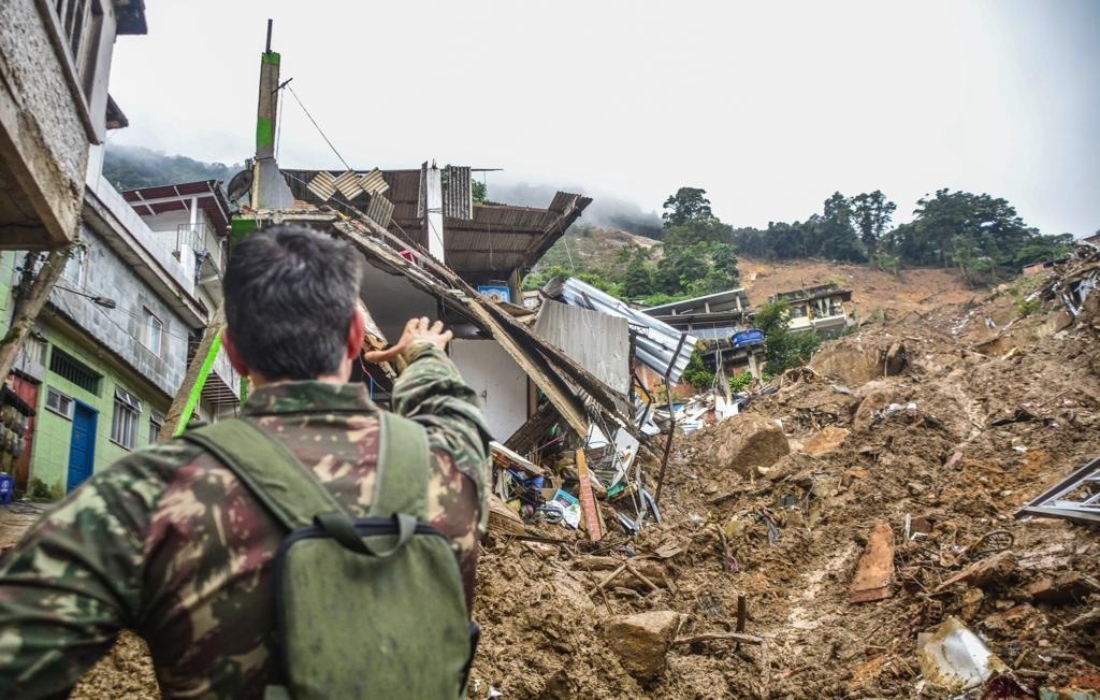 Suman 136 muertos tras deslaves por lluvias en Brasil