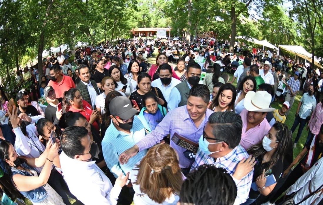 Ricardo Gallardo reconoce labor de las mujeres y madres de familia