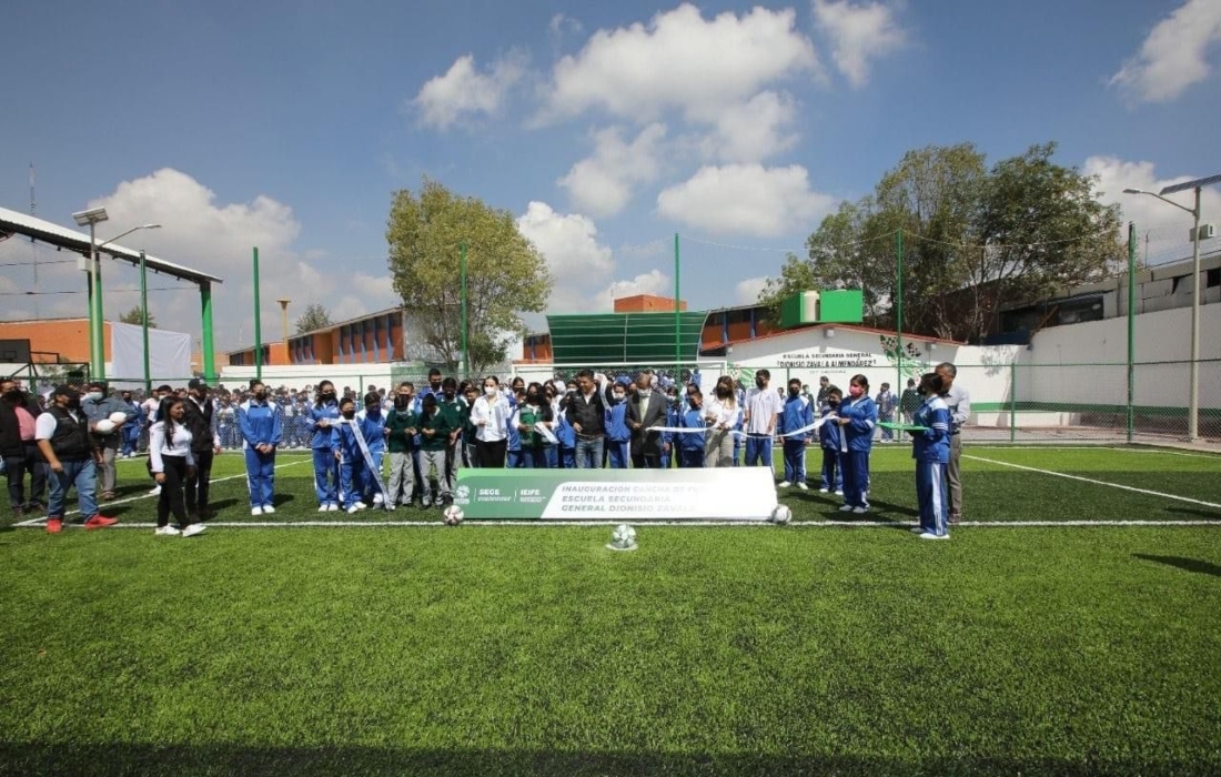 Entrega Ricardo Gallardo cancha deportiva en la secundaria Dionisio Zavala