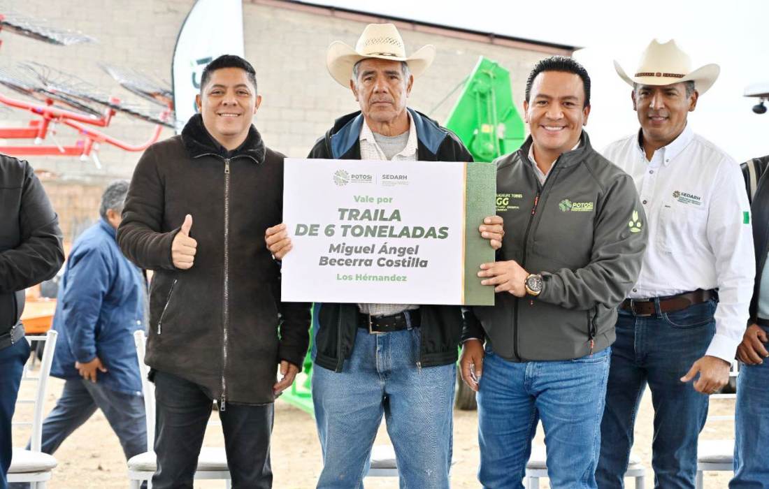 Ricardo Gallardo cumple promesa; entrega apoyo a productores agropecuarios del Altiplano