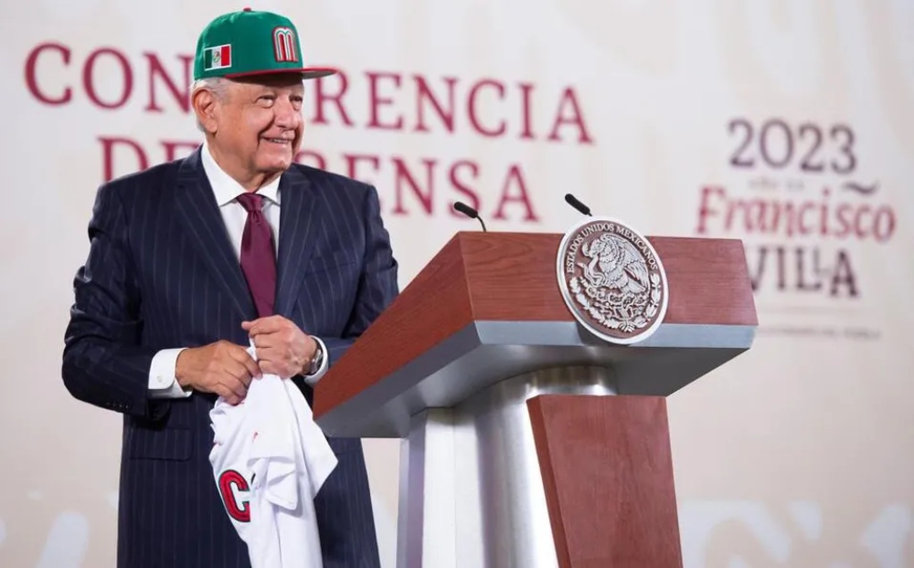 Desea suerte AMLO a México en Claśico Mundial de béisbol