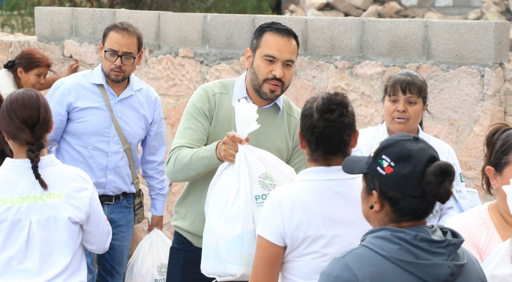 Nacho Segura entrega despensas a comunidades de Escalerillas y Pozuelos