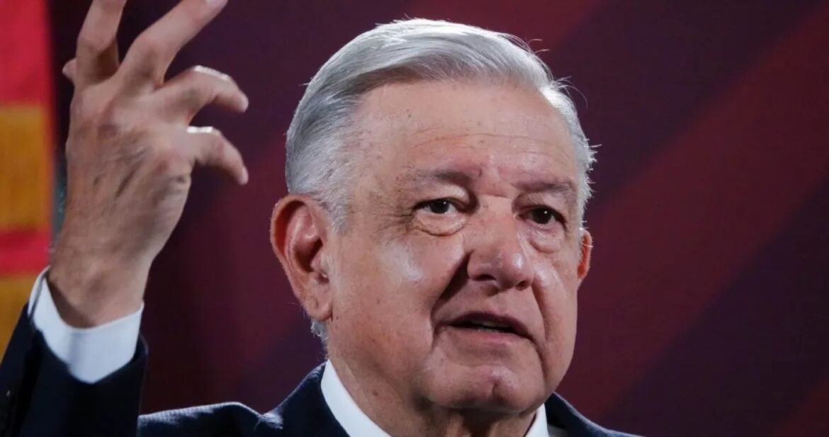 Asegura AMLO que no está prohibido que aspirantes de Morena vayan con medios opositores