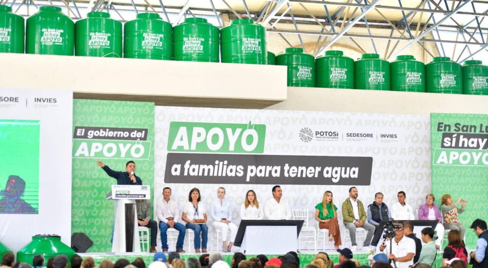 Ricardo Gallardo entrega las primeras 10 mil cisternas para combatir la escasez de agua