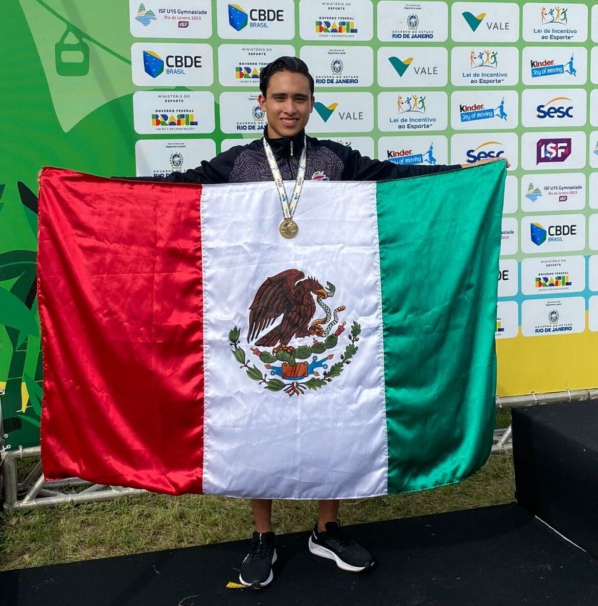 Gana atleta queretano doble medalla en Brasil