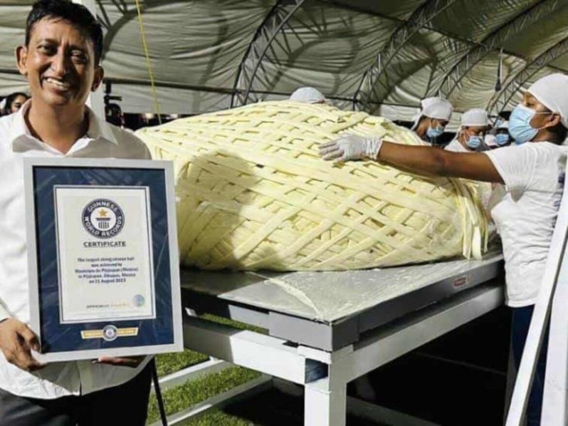 Chiapas compre el Récord Guiness de la bola de queso más grande del mundo