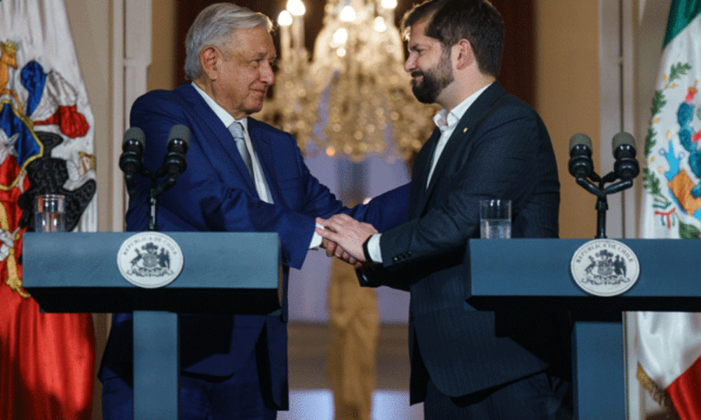 Presidente López Obrador firma el Compromiso de Santiago por la democracia en Chile