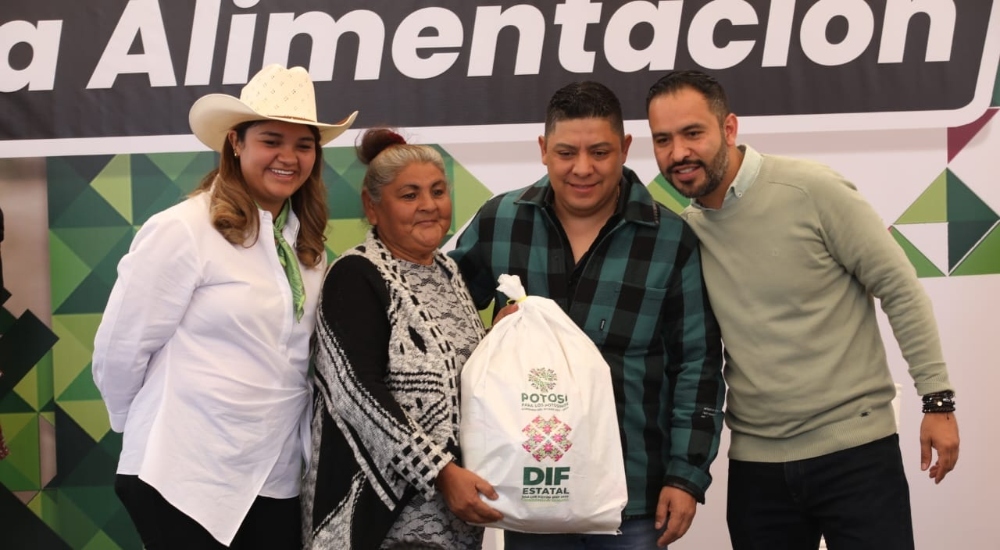 Ricardo Gallardo lleva esperanza a Cerro de San Pedro con obras y apoyos alimentarios