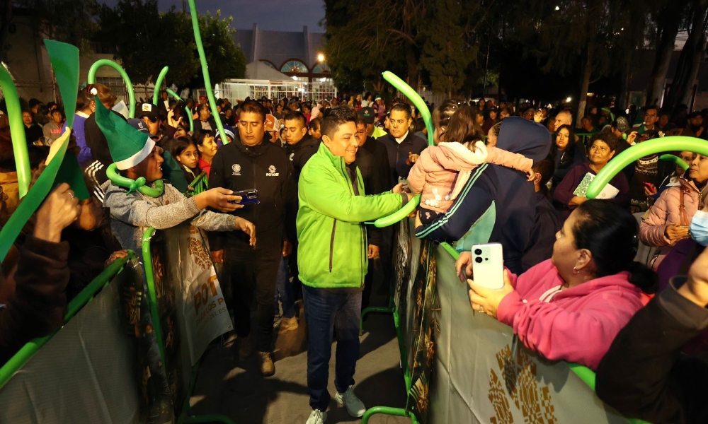 Ricardo Gallardo lleva alegría a la colonia de La Capital