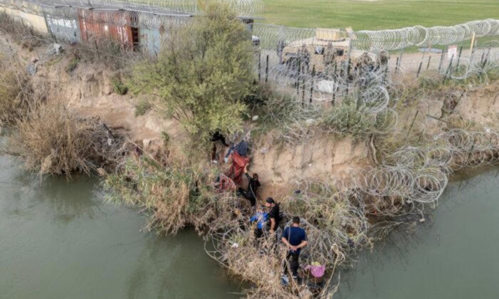 SRE celebra suspensión indefinida de ley antiinmigrante en Texas por Corte Suprema de EE. UU.